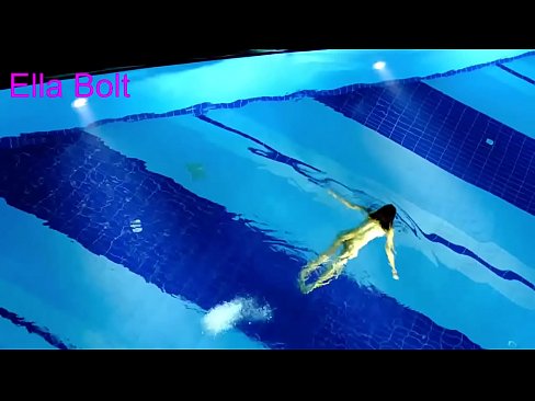 ❤️ Abdi teu tiasa ngeureunkeun nonton, pirang ngora bray ngojay buligir di ELLA bolt Resort kolam renang ❤️ porno super di urang ️❤